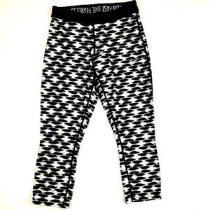 Nike Dri-Fit Capri Athletic Leggings Black and White Size Medium